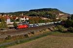 Schön im Neulack glänzte die 1116.274, als sie am Abend des 30. September 2018 den Bahnhof Retzbach-Zellingen mit dem DGS 47162 von Györ in Ungarn nach Bremen Rbf durchfuhr. Die offenen Autotransportwagen waren mit Neufahrzeugen des Typs Audi A3 Limousine beladen.