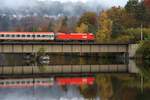 1116 101-7 am Morgen des 25.Oktober 2020 vor dem IC 894 (Salzburg Hbf. - Klagenfurth Hbf.) auf der Brücke über die Drauschleife bei Wernberg.