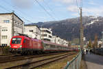 1116 052-2 am InterCity 119 am 19.3.21 bei der Ausfahrt in Bregenz. Im Hintergrund der Pfänder.