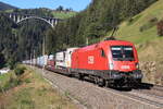 ÖBB 1116 102-5 als Zuglok einer ROLA von Wörgl Terminal Nord nach Brennersee bei der Bergfahrt. Aufgenommen bei St. Jodok am Brenner am 09.10.2021