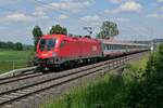 1116 145 mit den Wagen des IC 119  BODENSEE , Dortmund - Innsbruck, am 02.06.2023 bei Winterstettenstadt