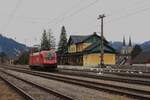 Im Bahnhof Admont steht am 27.2.2024 die 1116 127 als Lokzug von Graz kommend in Richtung Linz zur Werkstättenzuführung in die dortige Hauptwerkstätte.