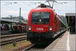 Die blitzblanke Salzburger 1116 249 fhrt mit dem EC 89  LEONARDO DA VINCI , von Mnchen Hauptbahnhof ber Verona Porta Nuova und Desenzano del G./S. nach Milano Centrale. Hier beim zweiten Halt des Zuges in der Landeshauptstadt.