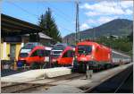 OEC 668 aus Graz mit 1116 056-5 Fhrt in Schwarzach St.Veit ein. Daneben wartet 4024 107-7 als S-Bahn nach Freilassing und der abgestellte 4024 109-3. (13.05.2008)