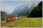 REX 1524 von Salzburg Hbf. Nach Saalfelden, am 22.8.2008 von 1116 231 bespannt, kurz vor Bischofshofen mit dem Tennengebirge im Hintergrund.