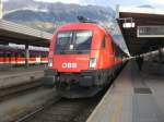 1116 070-2 steht mit dem EC Kaiserin-Elisabeth nach Zrich HB in Innsbruck Hbf zur Abfahrt bereit.