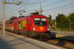 1116 059-5 und eine 1142 vor dem OIC 753  Hotel Ibis  von Wien Sdbf. nach Graz Hbf. Aufgenommen am 19.08.2009 in Wien Meidling.