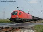 1116 017-3 mit einem Gterzug zwischen Gtzendorf und Gramat Neusiedel am 30.Juli 2002