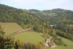 Eher selten : Ein Taurus vor einem OIC nach Graz.
Aufgenommen zwischen Klamm-Schottwien und Breitenstein.