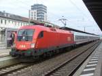 Taurus BB 1116 131-2 steht mit dem IC 2056 Heidelberg - Saarbrcken am 24.10.2011 in Kaiserslautern