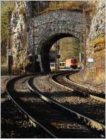 Die 1116 118 wird in krze, mit einem Autoleerzug, den 14m kurzen Krausel Tunnel durchfahren.
Breitenstein 2.12.2011