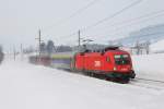 1116 095 mit einem Turnuszug am 11.02.2012 bei Fieberbrunn.