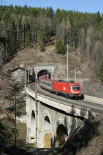 1116.145 mit IC-559 am Hllgraben-Viadukt am 17.3.12
