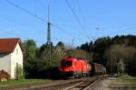 BB 1116 150-2 zieht einen gemischten Gterzug am 28.04.12 von Salzburg kommend durch den Bahnhof Aling.