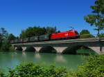 BB 1116 273 mit GAG 46705 (Kinkempois - Novo Mesto) auf der Saalachbrcke zw. Freilassing und Salzburg (Staatsgrenze) am 16.06.12