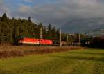 1144 204 + 1116 167 mit einem Gterzug am 01.12.2012 bei Terfens.