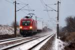 1116 053 ist an einem kaltem Winternachmittag Anfang Jnner auf der Nordbahn bei Helmahof unterwegs.