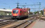 Noch eine Rangierfahrt im Gleisvorfeld des Bahnhofs Sopron mit 1116 058.