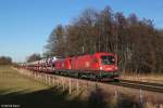 1116 106 und eine Schwesterlok mit einem Autozug am 23.12.2013 in Vogl.