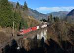 1116 160 + 1116 033 mit einem Güterzug am 29.11.2014 am Hundsdorfer-Viadukt bei Bad Hofgastein. 