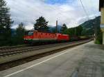 1144 045 und 1116 xxx mit einem Güterzug in Richtung Spittal bei der Durchfahrt in Penk.