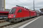 Am 14.9.15 wartet 1116 038 mit EC 112 auf die Freigabe der Strecke nach Freilassing durch die Bundespolizei in Salzburg Hbf.