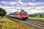 1116 039 von der ÖBB ist am 13.10.16 mit einen Altmann-Autozug in Richtung Gemünden/M.