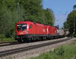 Diese Doppeltraktion aus 1116 093 und 1116 066 bespannte am 08.05.2015 einen Containerzug in Fahrtrichtung Kufstein. Aufgenommen in Aßling.