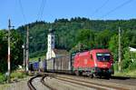 Am späten Nachmittag des 12. Juni 2015 kam noch die 1116.057 mit ihrem Autoteilezug von Ingolstadt nach Györ in Ungarn durch Wernstein gefahren. Der gewöhnliche Taurus war mir ein Bild wert, denn aufgrund der Ausstattung mit dem Ungarn, Rumänien und Bulgarien-Paket ist diese Lok außer auf der Passauer und Westbahn sowie in Osteuropa kaum auf anderen Strecken im Einsatz.