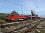 1116 221-3 durchfhrt mit Doppelgarnitur als RJ162 den Bhf. Attnang-Puchheim; 131024