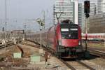 ÖBB 1116 231 erreicht mit dem verspäteten RJ 62 aus Budapest München Ost, 09.04.2015