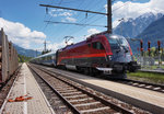 1116 212-2 durchfährt mit dem railjet 533 (Wien Hbf - Lienz), am 18.5.2016, den Bahnhof Dölsach.