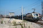 Umleitungsverkehr ber die Wiener S-Bahn-Stammstrecke - 1116.280 (A1-Werbelok) bespannte am 14. April 2009 zur Freude einiger Fotografen den GAG 46753 im Gesamtlauf von Breclav bis Tarvisio Boscoverde und wurde whrend seiner Durchfahrt im Bf. Wien Praterstern abgelichtet.