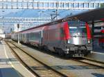 Zurzeit kann man fast tglich am EC 662/663 eine Railjettaurus sichten. Am 29.9.2009 war die 213er am Zug. In Feldkirch bei der Abfahrt.

Lg
