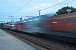  Schnell wie die Feuerwehr  verlt 1116 250 mit R 2257 den Bahnhof in Stockerau. Die Aufnahme entstand am 15.10.2010.