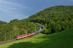 1142 649 + 1144 078 mit einem Kohlezug am 26.08.2017 bei Eichberg am Semmering.