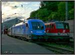 Taurus 1016 023 Kyoto mit Zug 653 Superfund von Wien nach Graz hlt im Bahnhof Bruck an der Mur. Im Hintergrund die E-Lok 1142.668 31.05.2007