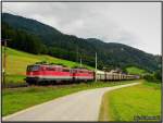 Nach Spital am Semmering rollen 1142 608 und eine zweite 1142 mit einem Gterzug die Semmering Sd Rampe hinunter.