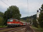 Die 1142 667 am 26.08.2009 mit einem R bei der Einfahrt in Wernstein. 