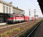 1142 609-5 hrt auf den Namen  Monika  und ist hier beim Halt in Wien Htteldorf zu sehen, bevor die Fahrt mit dem REX in Richtung St. Plten weiterging. Aufgenommen am 03.07.2012.