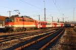 Die 1142 655 + 1142 636 als Meridian Ersatzverkehr im letzten Licht von München nach Salzburg in Rosenheim am 16.12.2013 Frohe Weihnachten und guten Rutsch ins neue Jahr!