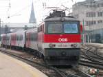 Aug in Aug mit dem Regionalzug nach St. Plten bespannt mit 1142 646-7 bei der Ausfahrt aus Wien-West, 17.2.2007