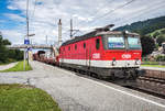 1144 243-3 bringt eine Garnitur der Autoschleuse Tauernbahn zur Revision nach Knittelfeld.