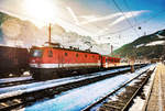 1144 012-2 steht mit einer fünfteiligen CS-Wendezuggarnitur im Bahnhof Lienz.
Aufgenommen am 27.1.2018.
