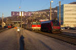 Die 1144 254-0 wartet als IC 119 zusammen mit einer S-Bahn (4024) auf die Aufhebung der Streckensperrung in Dornbirn zwischen Dornbirn und Hohenems. 14.2.18