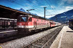 1144 239-1 wartet im Bahnhof Lienz, auf die Abfahrt als REX 4624 nach Sillian.