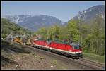 1144 251 + 1144 240 mit Güterzug bei Payerbach am 19.04.2018.