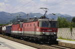 Eine ÖBB-1144-Doppeltraktion mit 1144 200 an der Spitze durchfährt mit einem bunt gemischten Güterzug den Hp Judendorf-Straßengel an der Strecke Bruck - Graz. Aufnahme vom 4.7.19.