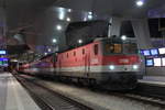 Kurz nach der Ankunft des D852 am 26.5.2020 in Wien Hbf wurden die 1144 013 und 1144 224 abgekuppelt und warten darauf als PLZ86773 nach Wien Zvb zu fahren während die Verschubreserve die drei Reisezugwagen in die Abstellung bringt.