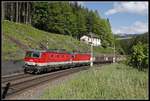 1144 218 + 1144 090 mit Güterzug bei Breitenstein am 27.05.2020.